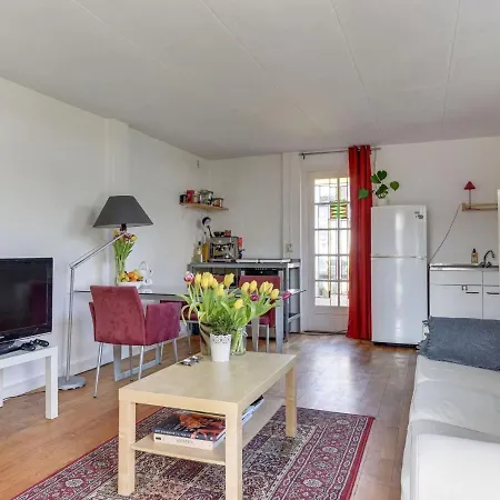 Daire Central In Near Garden *