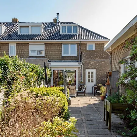 Central In Near Garden * Heiloo